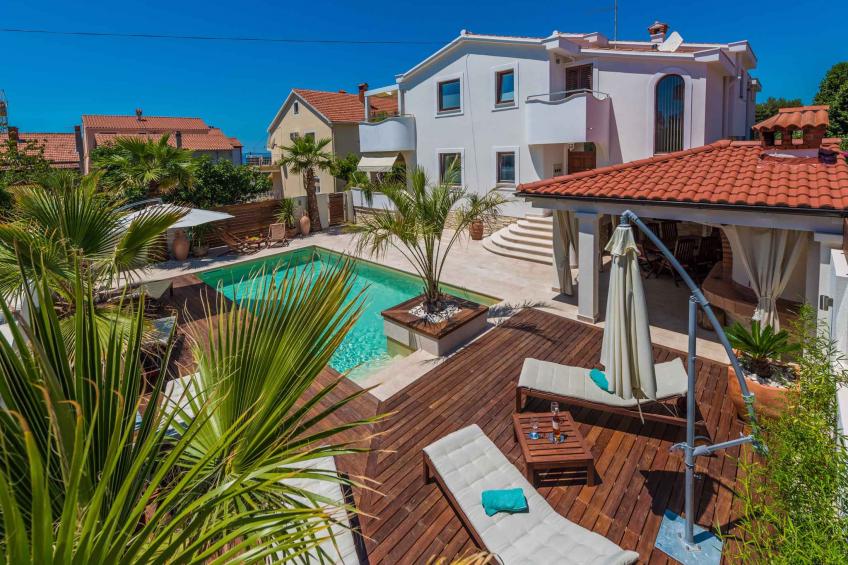 Holiday house with pool and gazebo with barbecue - BF-25CC