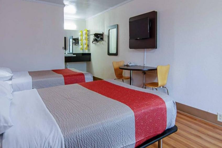2 Full Beds  Smoking Micfridge - foto 5