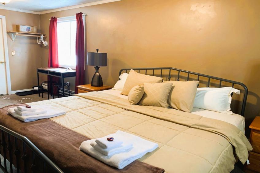 King Bed Riverfront Suite - foto 53