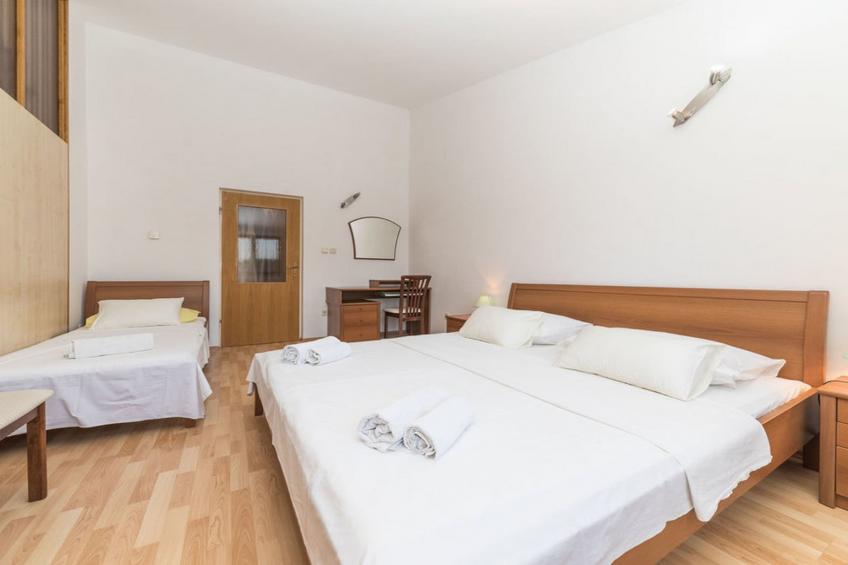 Relaxing Holiday Home with Pool, Fitness Area, and Entertainment Facilities - Six Bedroom Holiday Home - foto 21