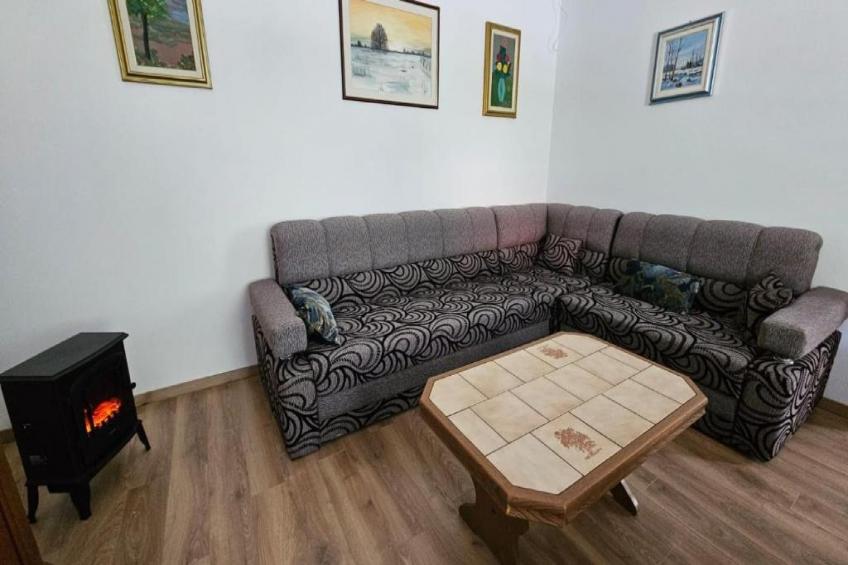 Apartment Gracac - Two Bedroom Apartment with Terrace - foto 4