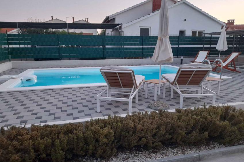 Holiday house overlooking the courtyard and pool - BF-DGHZC - foto 5