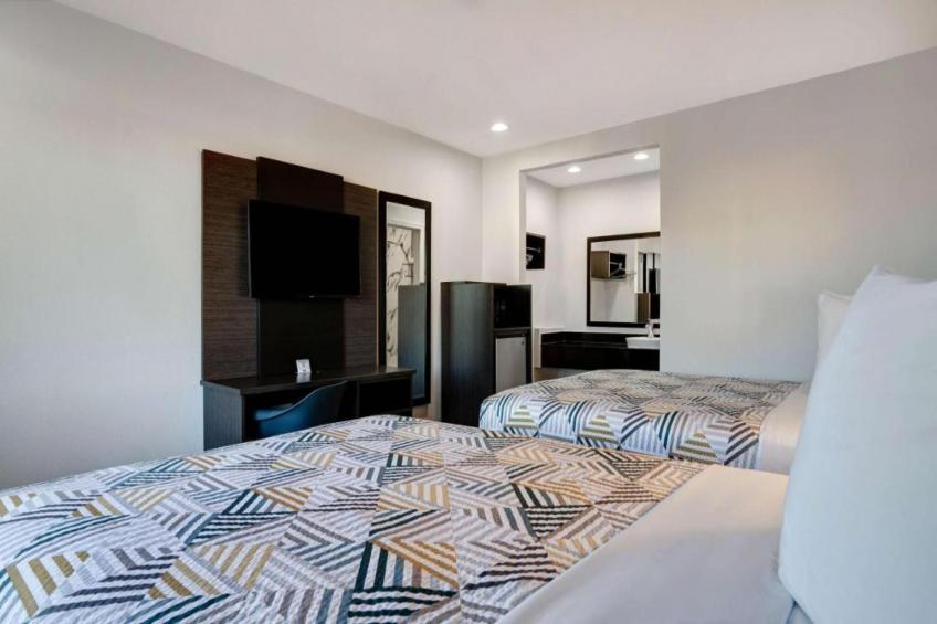 2 Queen Beds  Non-Smoking Micfridge - foto 9