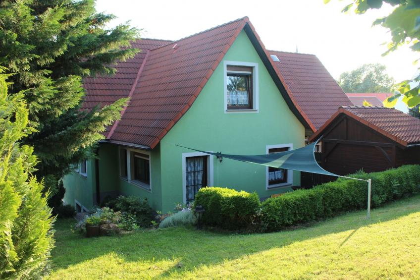 Geräumige Ferienwohnung mit Terrasse, in günstiger zentraler Lage in der Oberla