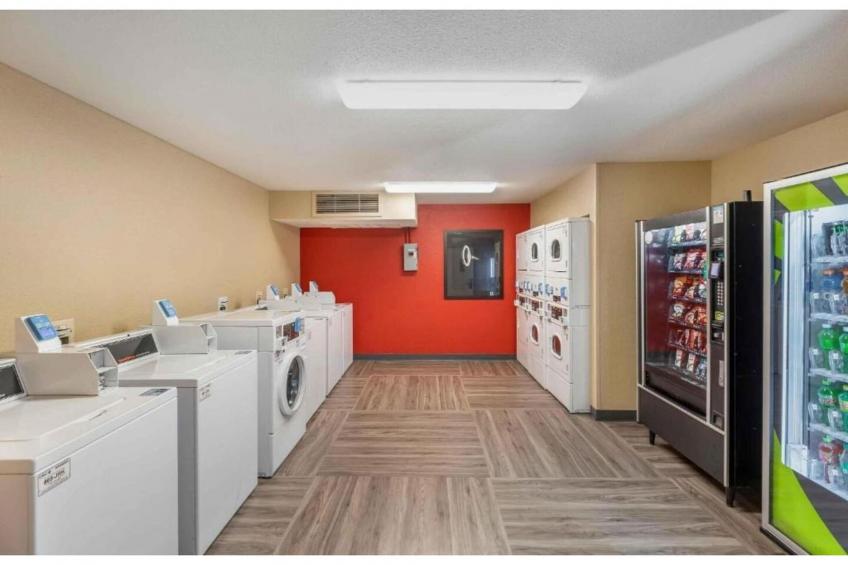 1 Queen Bed  Non-Smoking Kitchen - foto 20
