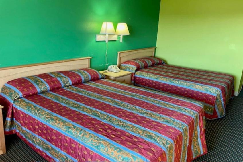 2 Full Bed Smoking