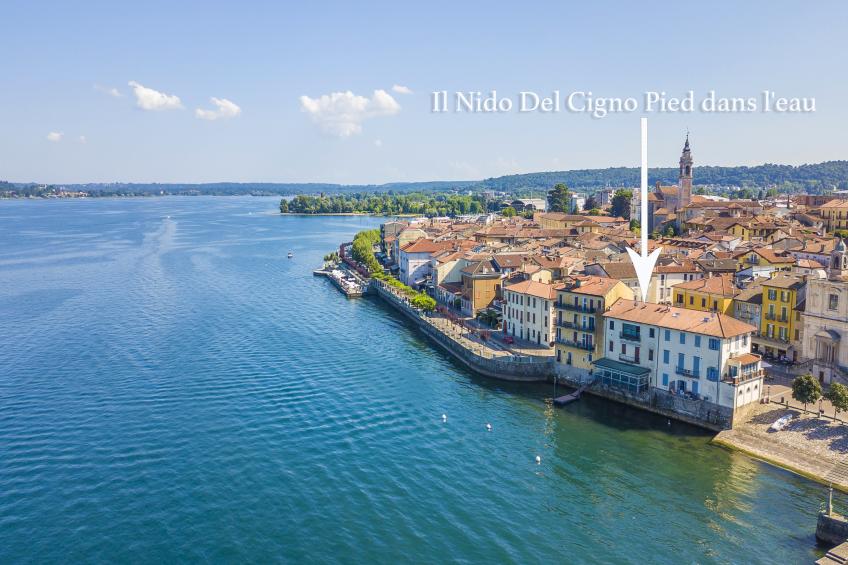 Il Nido Del Cigno Pied dans l'eau