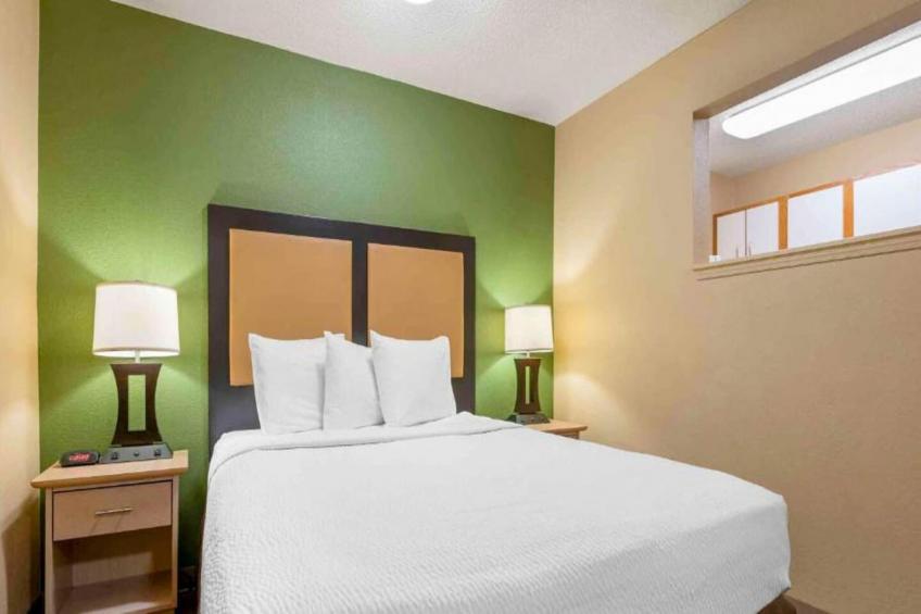 1 Queen Bed | Non-Smoking, Kitchen - foto 11