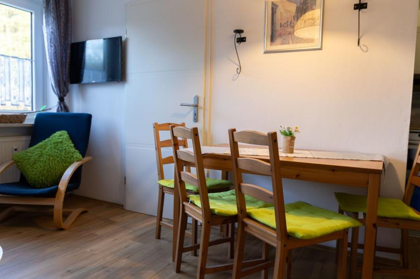 mit Balkon und zwei Schlafzimmern - foto 7