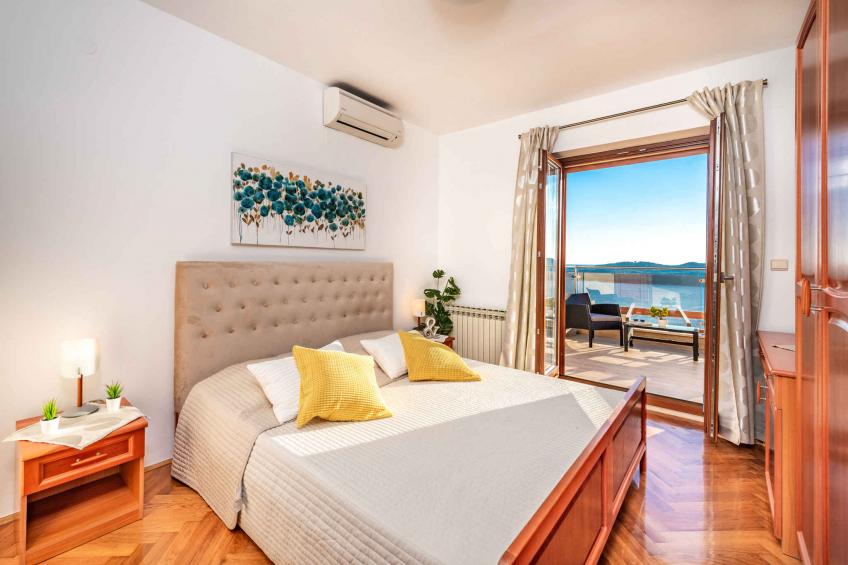 Holiday home with air conditioning, pool and sea view in Orašac - BF-NJH63 - foto 34