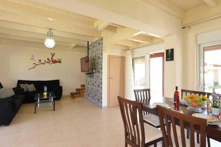 Haus in Kolympia mit Parkplatz und Bergblick - foto 27