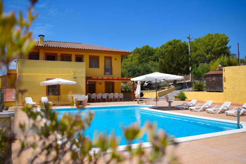 Großes Haus mit Schwimmbad und Barbecue