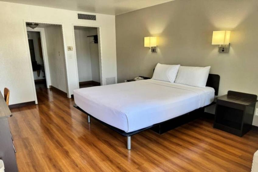 1 QUEEN BED - foto 16