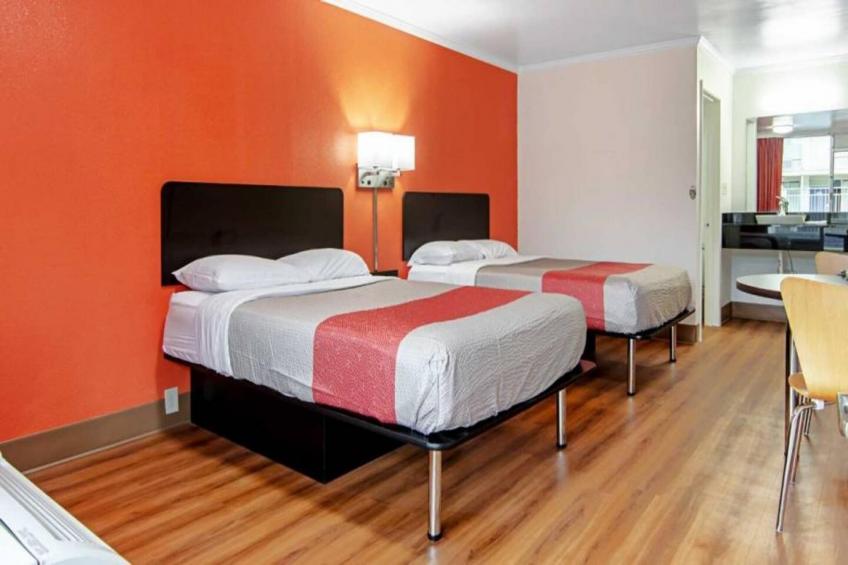 2 Full Beds  Non-Smoking Micfridge - foto 6