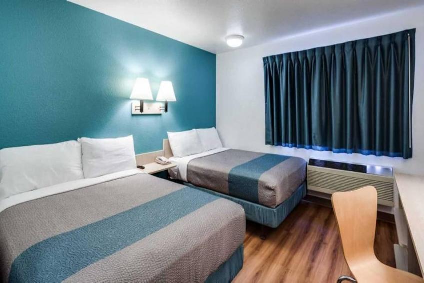 2 Full Beds  Non-Smoking Micfridge