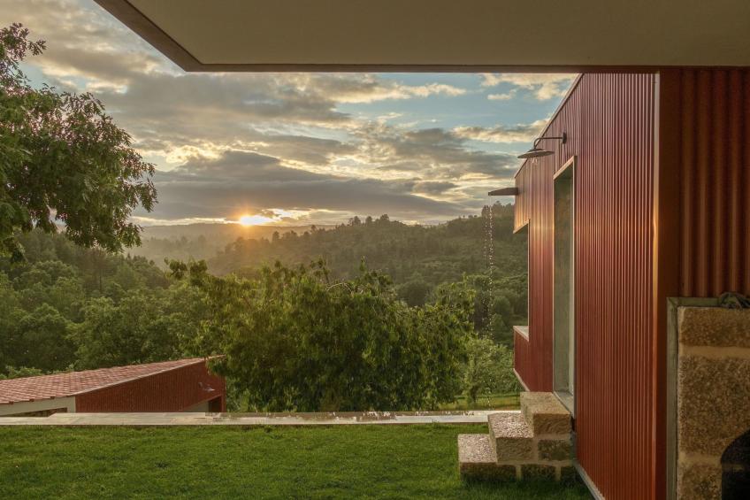 Ganzes Haus in Vila Soeiro Do Chão mit privatem Pool und Blick ins Grüne