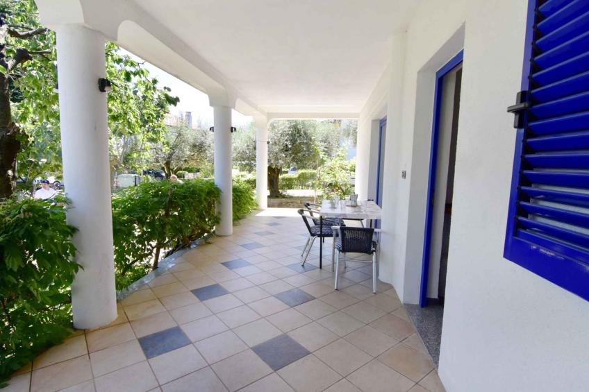 Vakantiewoning met een tuin en een terras, dicht bij de stranden - VW-RHHHT - foto 2