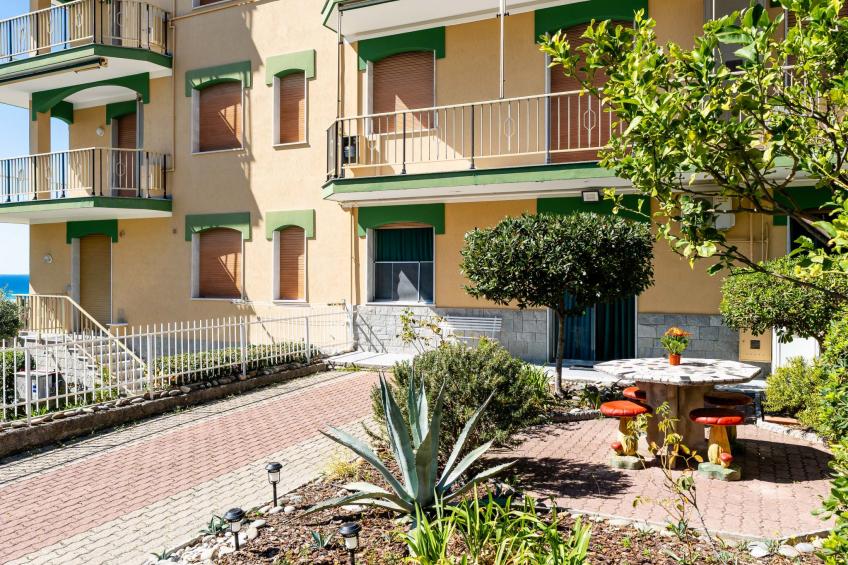 in the Garden - foto 16