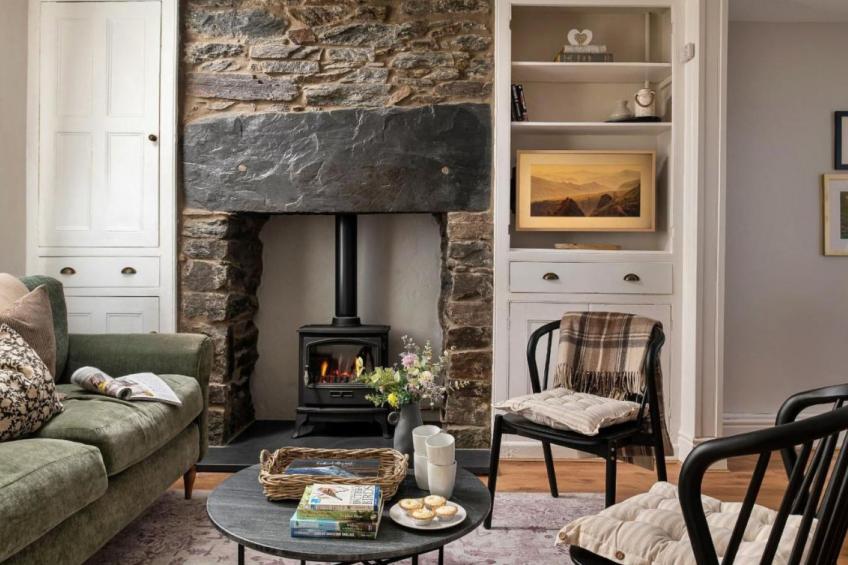 Bwthyn Llechi (Slate Cottage)