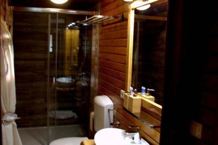 Brezova Poljana Lodge with Sauna and Hot-Tub - Five Bedroom Holiday Home - foto 12