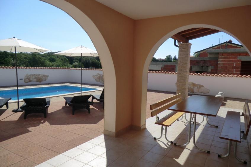 mit Pool, Terrasse und Parkplatz - foto 23