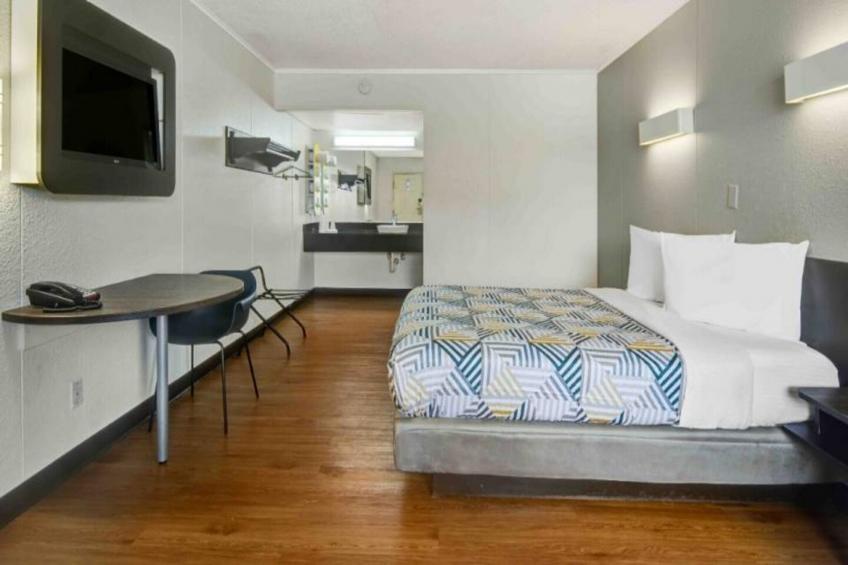 1 Queen Bed  Smoking - foto 2