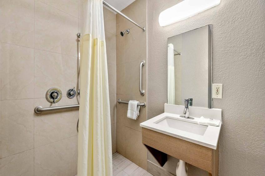 2 Queen Beds  Premium Micfridge - foto 9