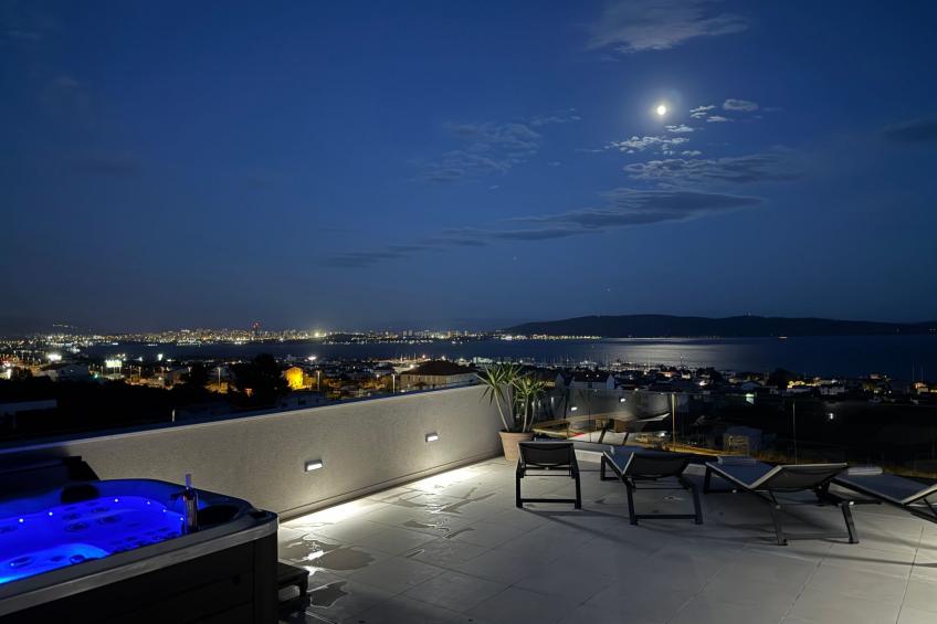 "Magnificent Lux View"