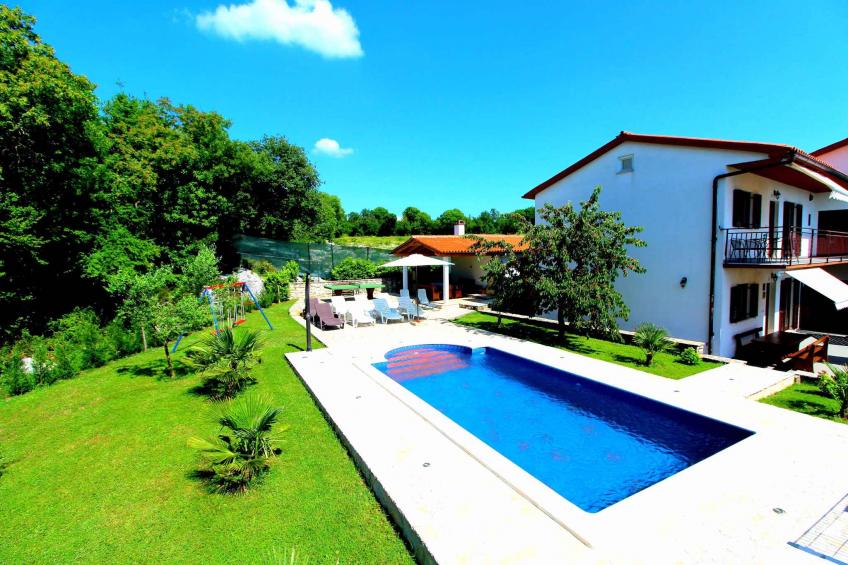Holiday house with pool - BF-7M87