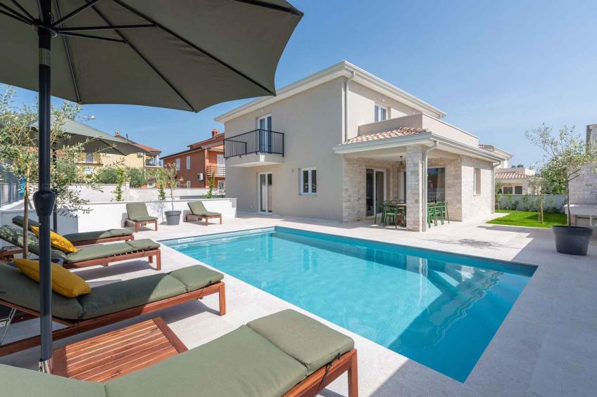 Villa with private pool - BF-JJGW5