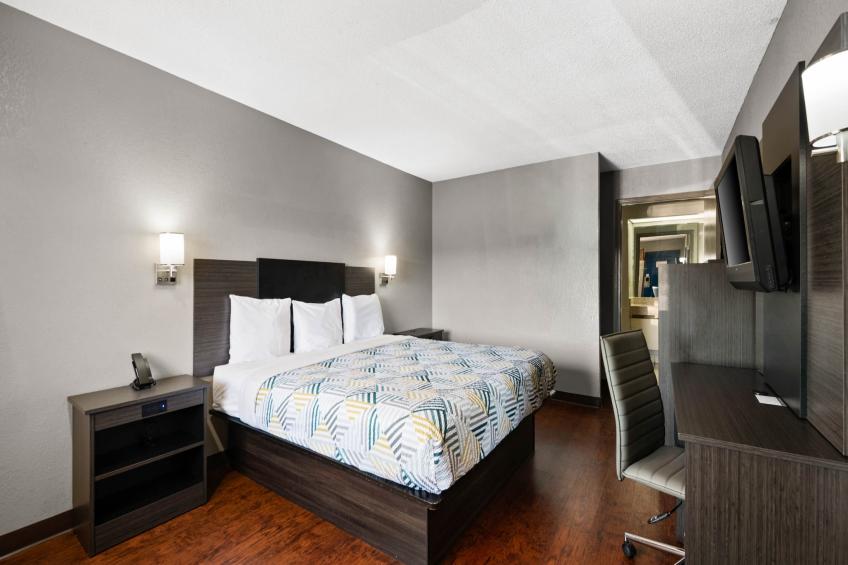 1 King Bed  Smoking Micfridge - foto 3