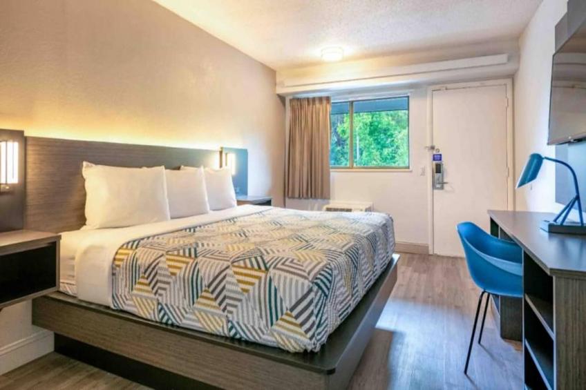 1 King Bed  Mobility Accessible Tub Nsmk - foto 8