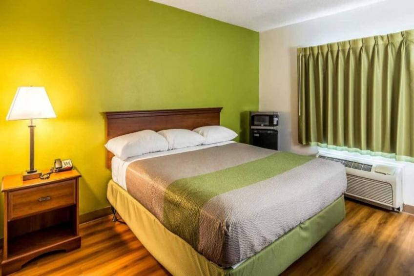 1 King Bed  Non-Smoking Micfridge - foto 10
