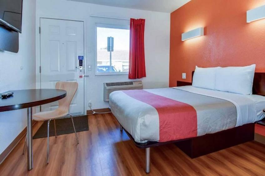 1 Queen Bed  Smoking - foto 8