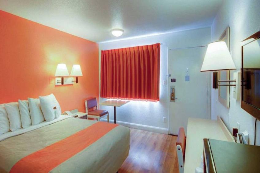 1 Queen Bed  Smoking - foto 13