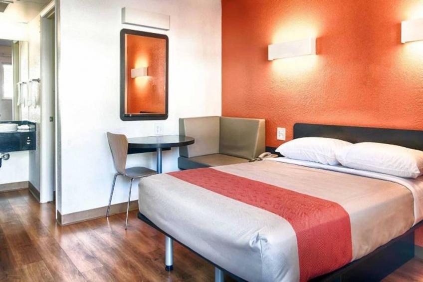 1 Full Bed  ADA/Tub