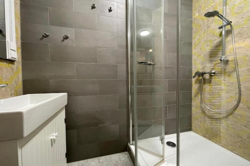 Modern & Charming - Free Private Parking - One Bedroom Apartment - foto 10