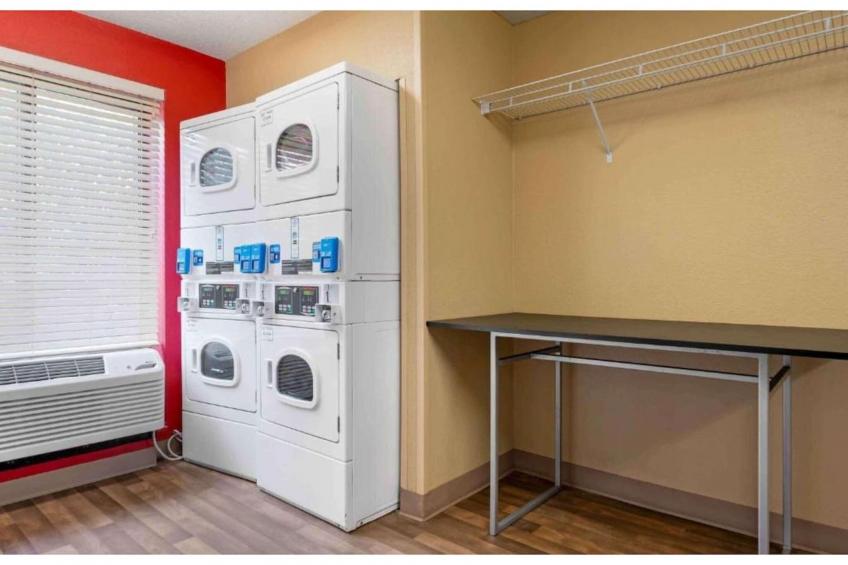 1 King Bed | Non-Smoking, Kitchen, Shower - foto 50