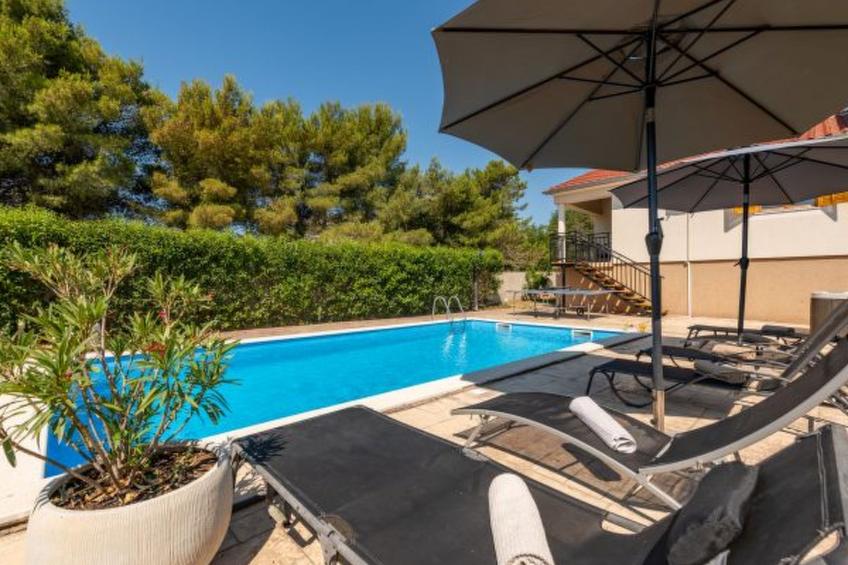 Holiday house Tina with jacuzzi and pool - foto 47