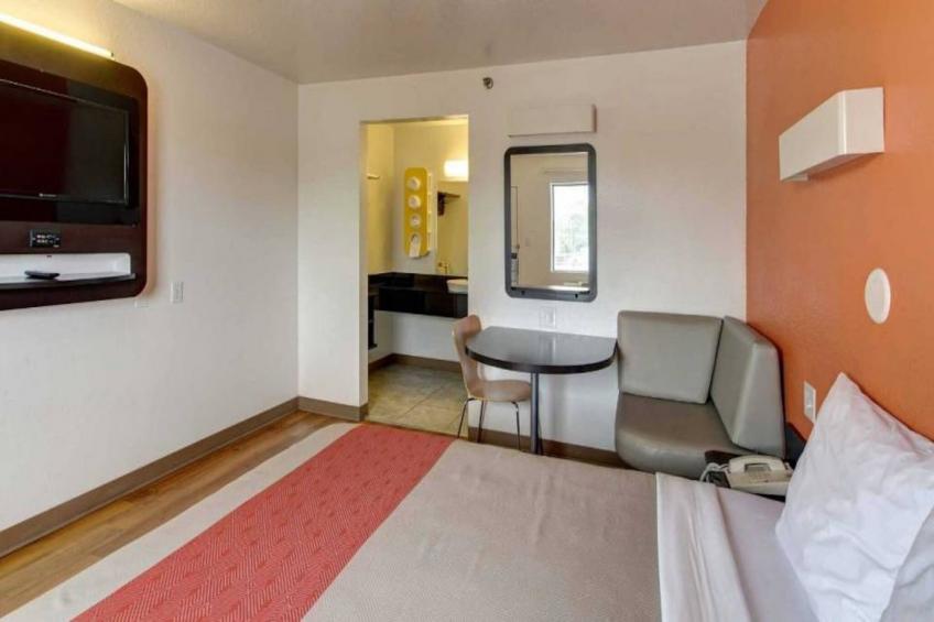 1 Queen Bed  Non-Smoking - foto 11