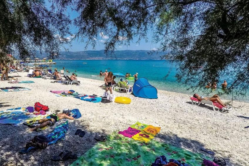 Cozy Beachfront Holiday Home Slatine - Five Bedroom Holiday Home with Terrace and Sea View - foto 14