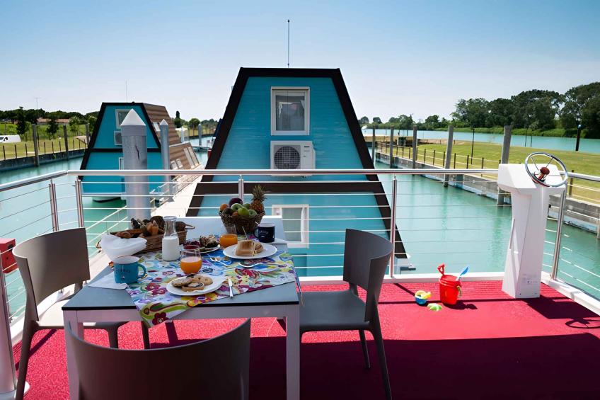 Ferienhaus / Hausboot mit Terrasse - BF-56524