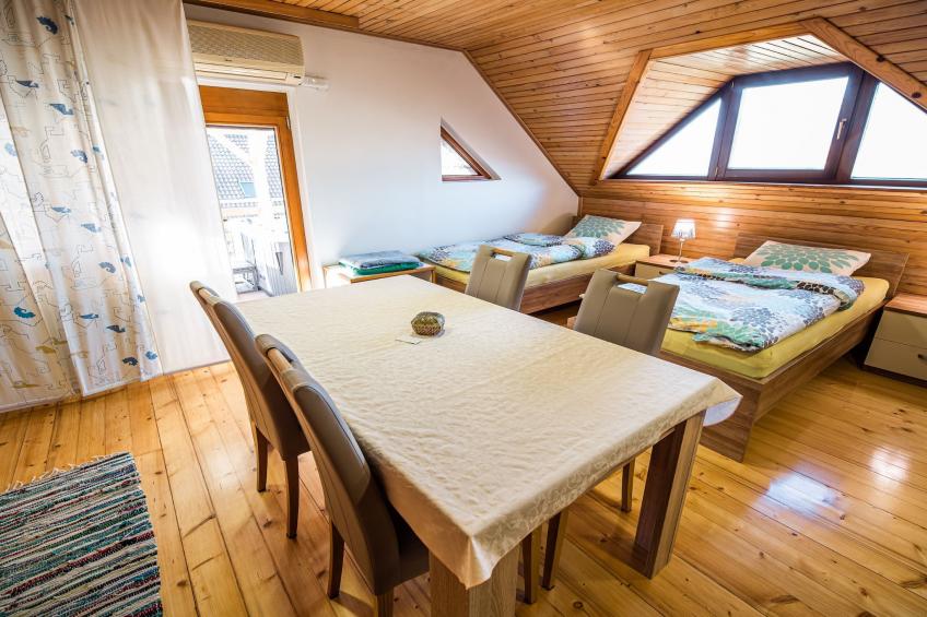 Relaxing Retreat with Hot Tub in Sevnica - Three Bedroom Apartment - foto 20