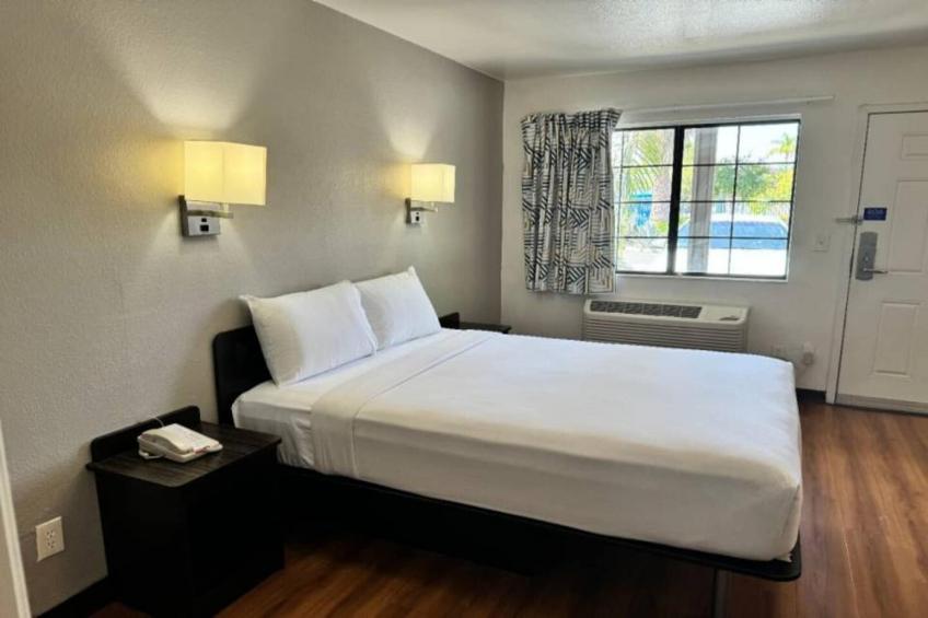 1 QUEEN BED - foto 27