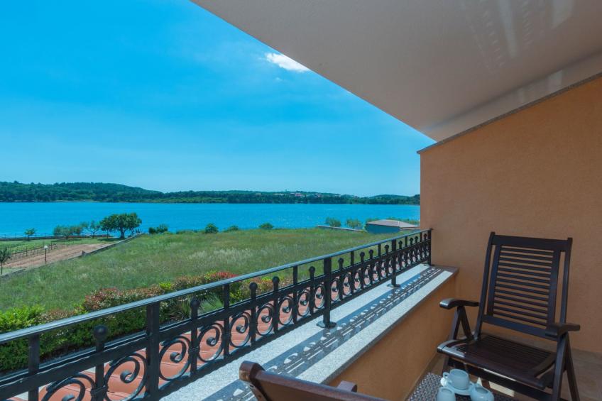 in Pomer mit privatem beheizten Pool und Meerblick - foto 18