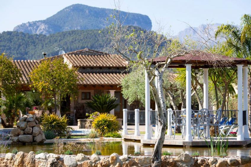 Finca mit Tennisplatz und Schwimmbad