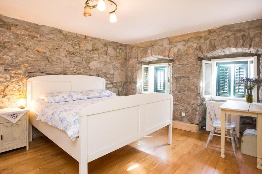 Haus mit modernem Interieur und einer alten Taverne - foto 11