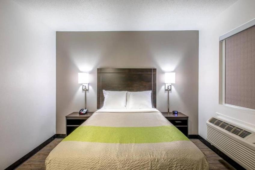 1 Queen Bed  Deluxe Kitchen Non-Smoking