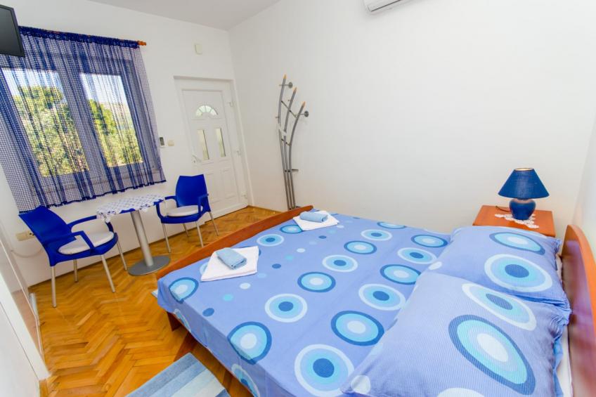 Apartments Ivana (TR) -Studio with Terrace ( A2) - foto 9