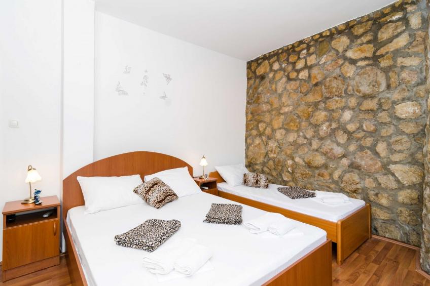 Guest House Daniela- Triple Room with Balcony and Sea View - SOBA 5 - foto 7